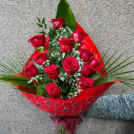 13 steams of extra roses with decoration