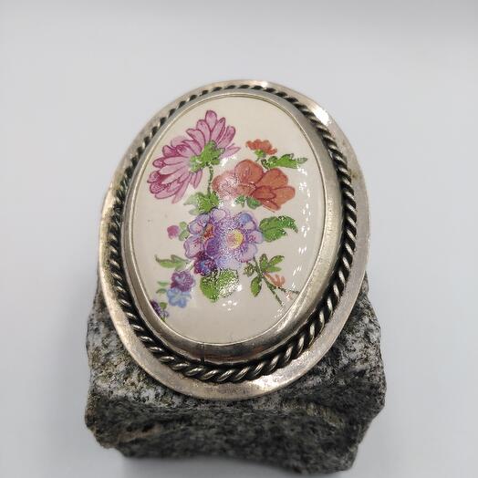 Vintage brooch with flowers