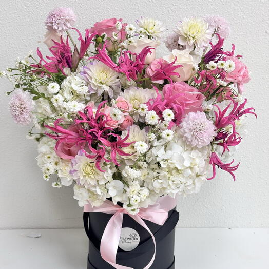 Flores en una caja negra