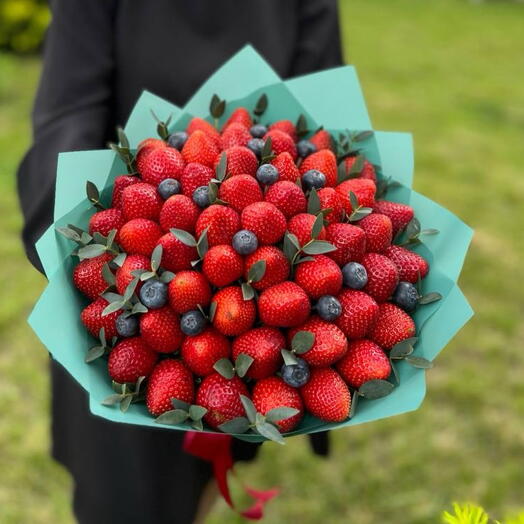 Клубничный букетик