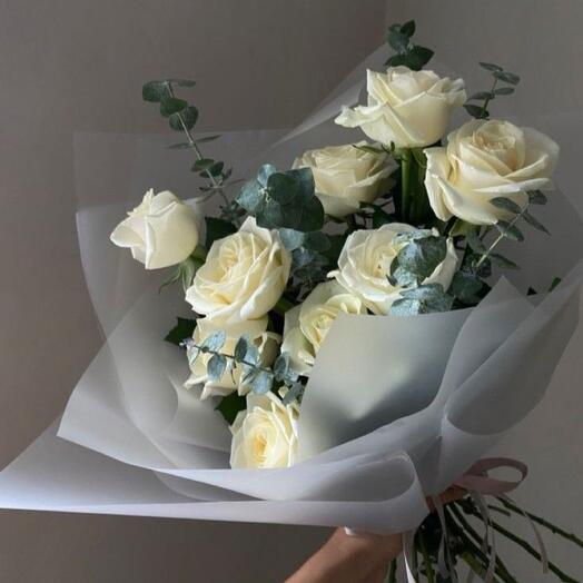 Mono bouquet of white roses