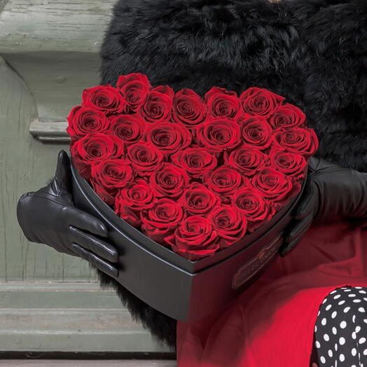 Красные вечные розы в большом боксе Heart Rose du Chateau