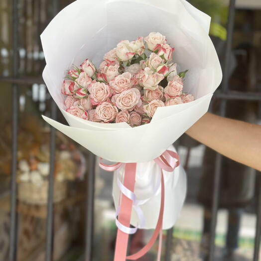 Beautiful pink colored spray rose bouqet