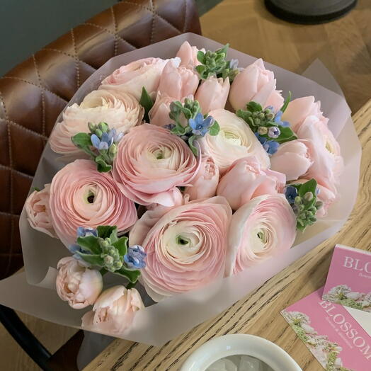 Pink ranunculus mix M