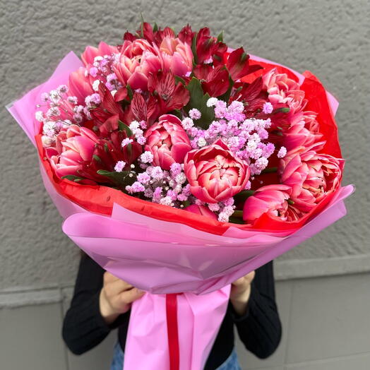 Red bouquet with tulips and astromeria