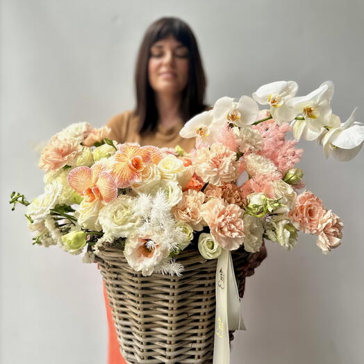 Basket with flowers «Rachel»