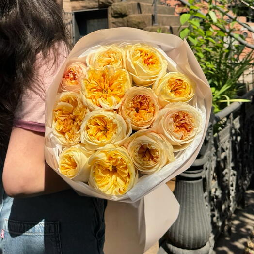 Букет из 11 кремовых роз "Экспрессия"