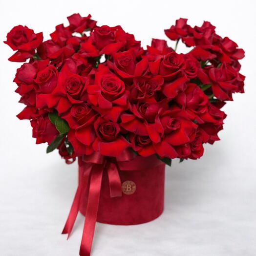 Velvet Passion – Red Roses Box