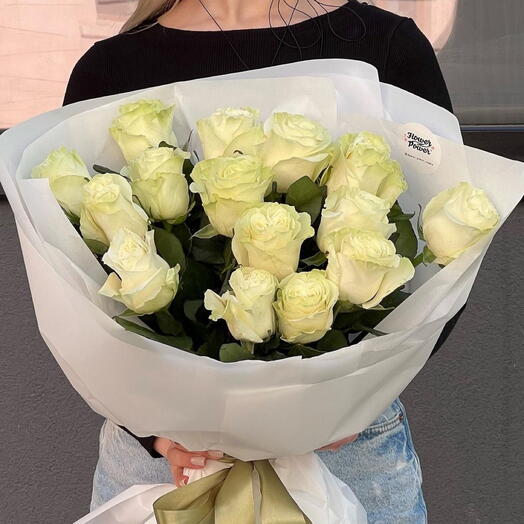 15 white roses