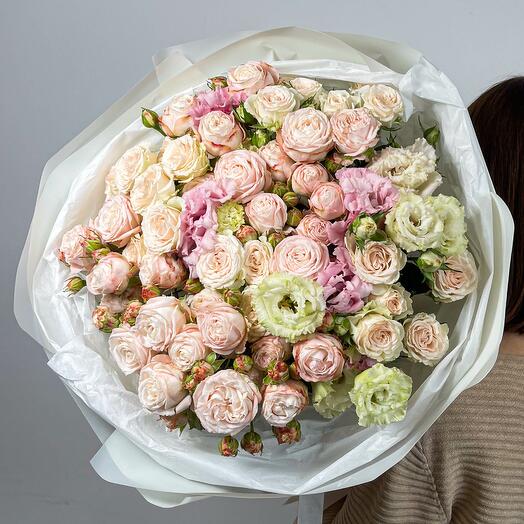 Delicate bouquet of spray roses and eustoma