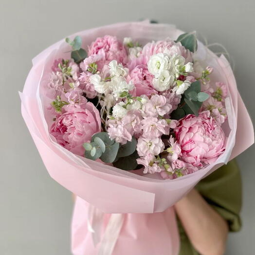 Букет с пионов и маттиолы