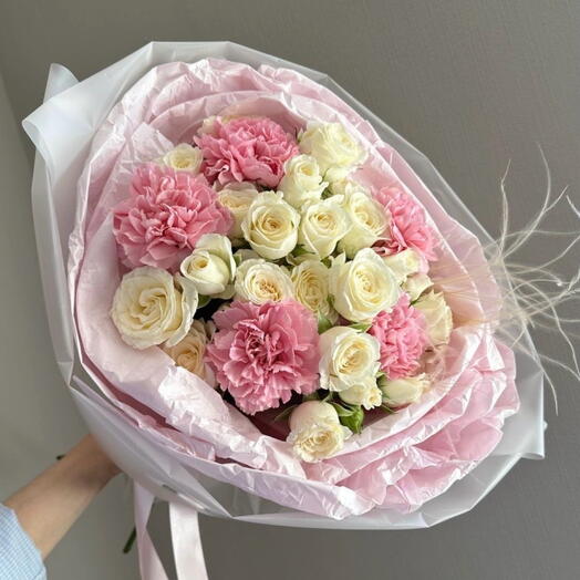 🌸Bouquet of spray roses and dianthus