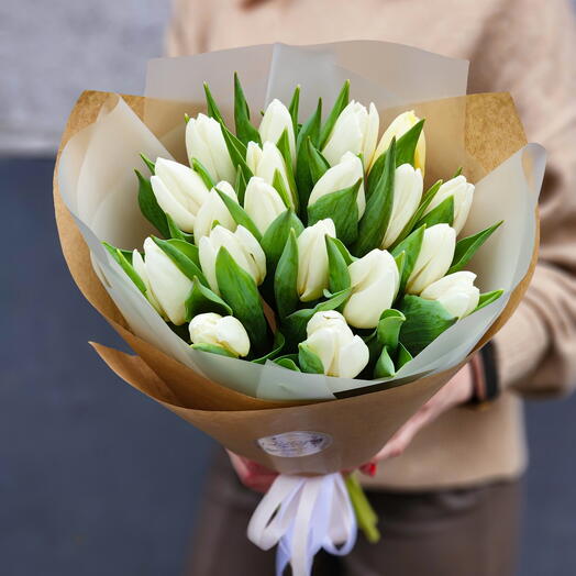 Bouquet of 19 tulips