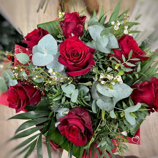 7 pieces red rose boquet