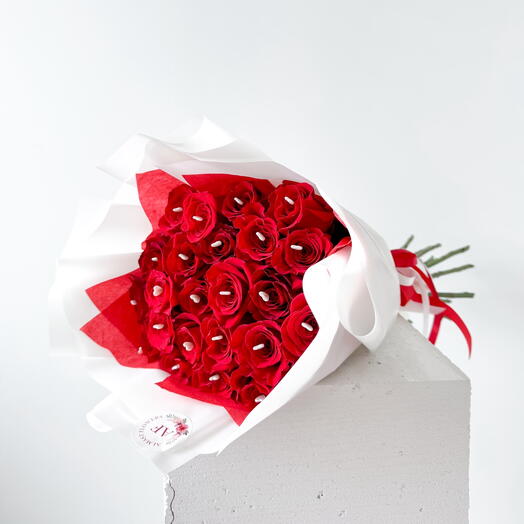 Red roses bouquet with heart pins