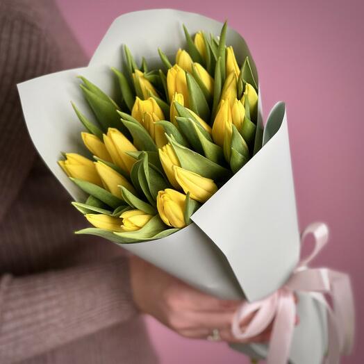 25 yellow tulips