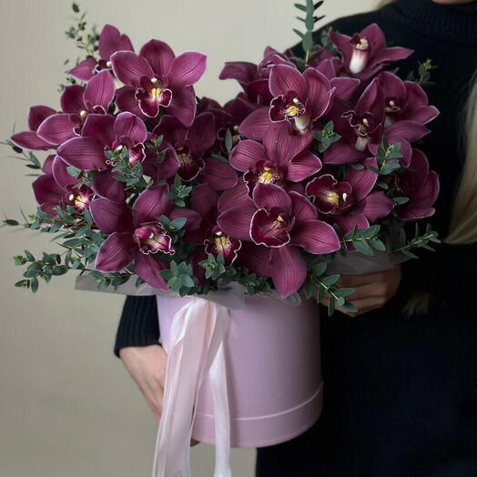 Королевский шик – орхидеи в шляпной коробке