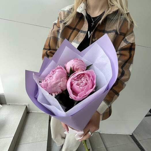 Букет из 3 пионов