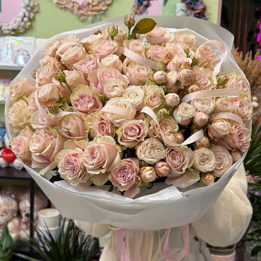 Beautiful bouquet of cream roses for a princess