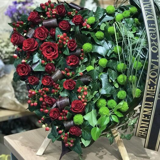 похоронний букет у формі серця