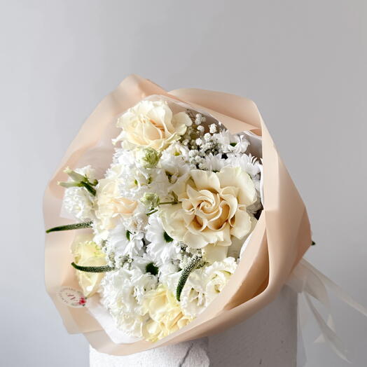 Creme bouquet mix with French roses