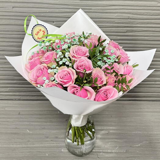 Bouquet of 25 pink roses and gypsophila