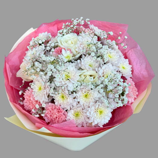 Bouquet with daisies, baby's breath, and carnations