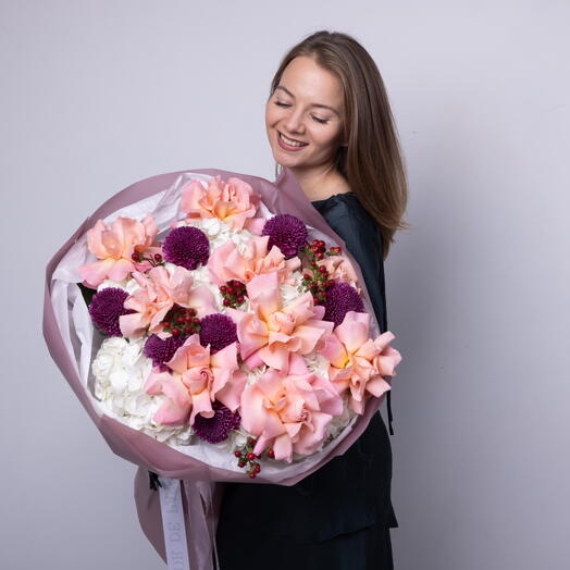 Bouquet Berry Blush (ortensie, rose French Hermosa, bacche, Cremon Purple) Taglia L