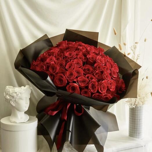 75 red roses