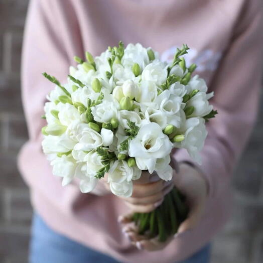 Букет невесты из ароматной фрезии