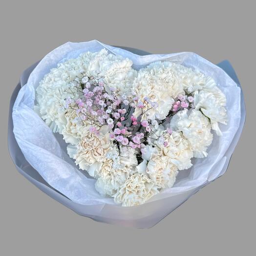 Heart-shaped bouquet made of carnations