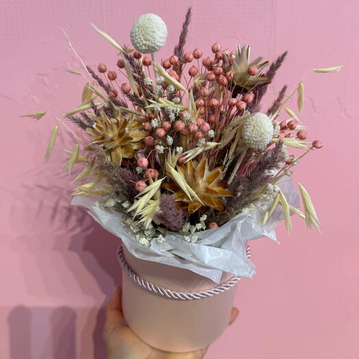 Box of dried flowers 08