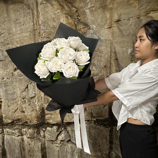12 long stem white roses