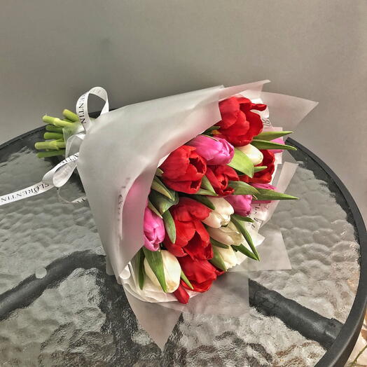 Buket od 17 mix lale