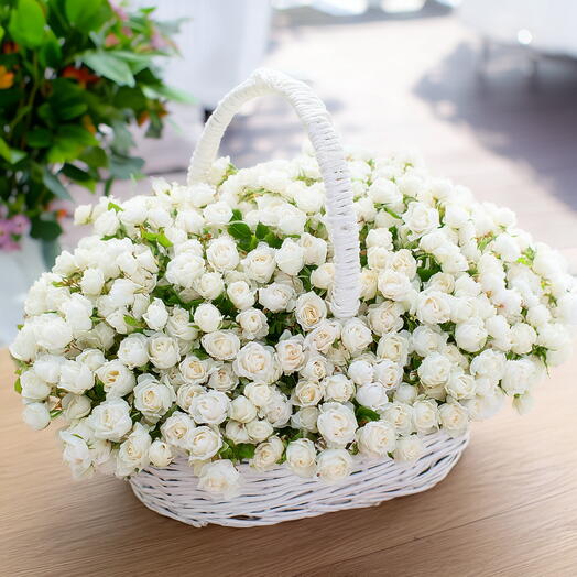Cesto Branco com Rosas Spray POLINA
