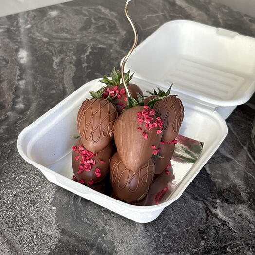 Бенто клубника в шоколаде (8шт)