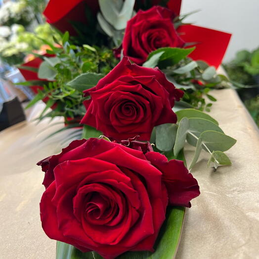 3 piece red rose