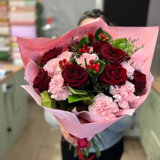 Bouquet of roses with carnations
