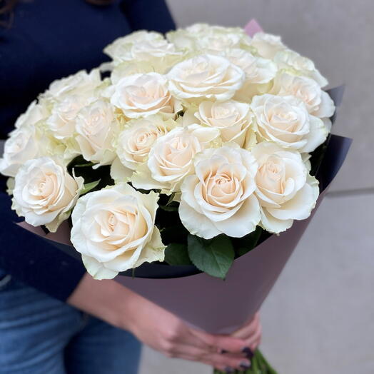 Cream/white roses bouquet