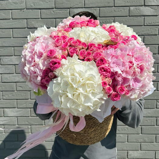 Duży kosz miłości z hortensją