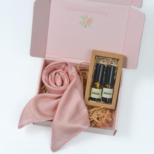 "Fragrant Season" Gift Set, Indulge In A Serene Experience, Gift Box With Silk Scraft And Linen Spray