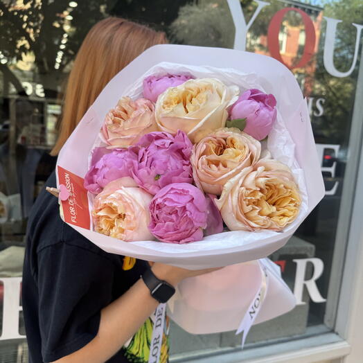 Mix of peonies and garden roses (small size)