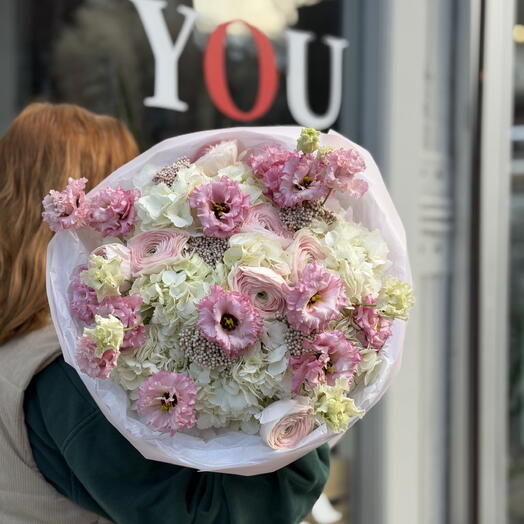 Букет Silk Blush размер L (ранункулюсы, гортензии, рисовые цветы, лизиантусы)