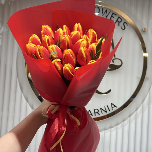 Bouquet with tea-colored tulips