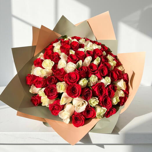 Ramo Circulo de Amor – 100 Rosas Rojas y Blancas | Bouquet Grande y Elegante en Mexico