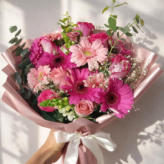 Bouquet Jardin Rosado – Gerberas, Rosas y Alstroemerias Elegantes