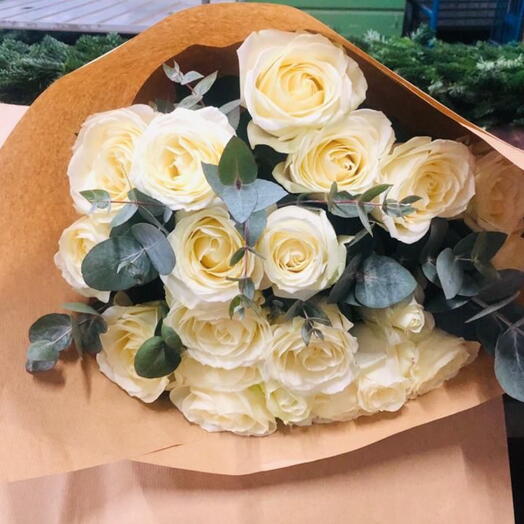 20 White Roses