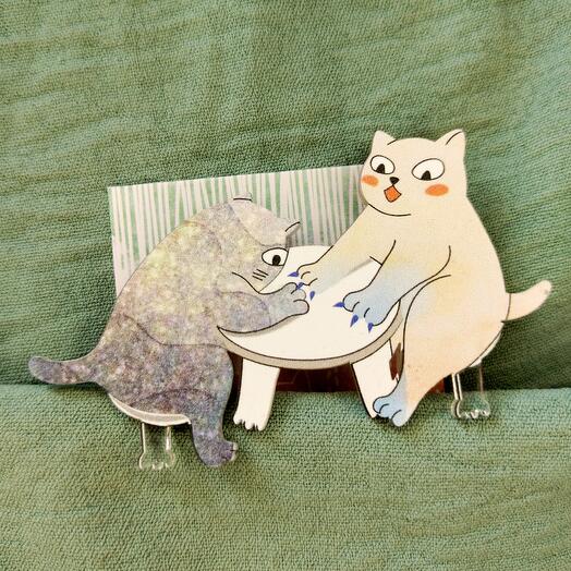 Brooch "Cat on manicure"