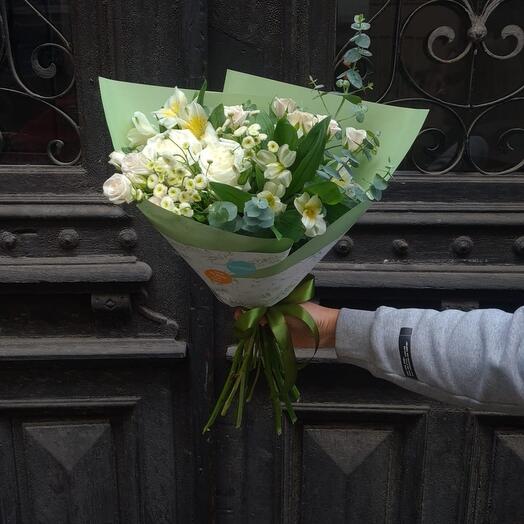 Monochrome 🤍🌿 - Minimalist and stylish bouquet