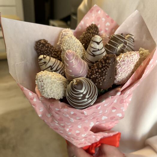 Bouquet of Strawberries in Chocolate